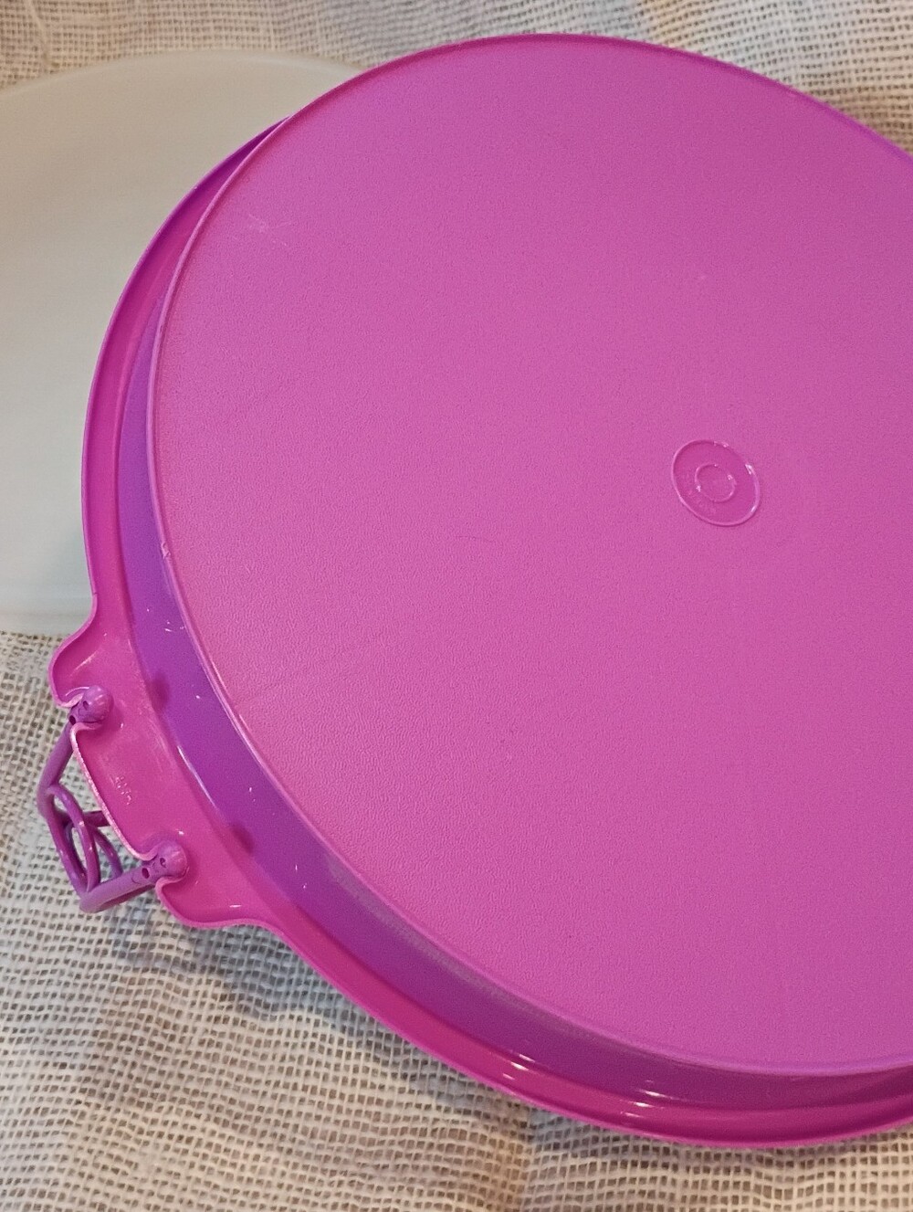 Vintage Tupperware pie, veggie, snack wedge storage tray. #405-1 - Picture 3 of 5
